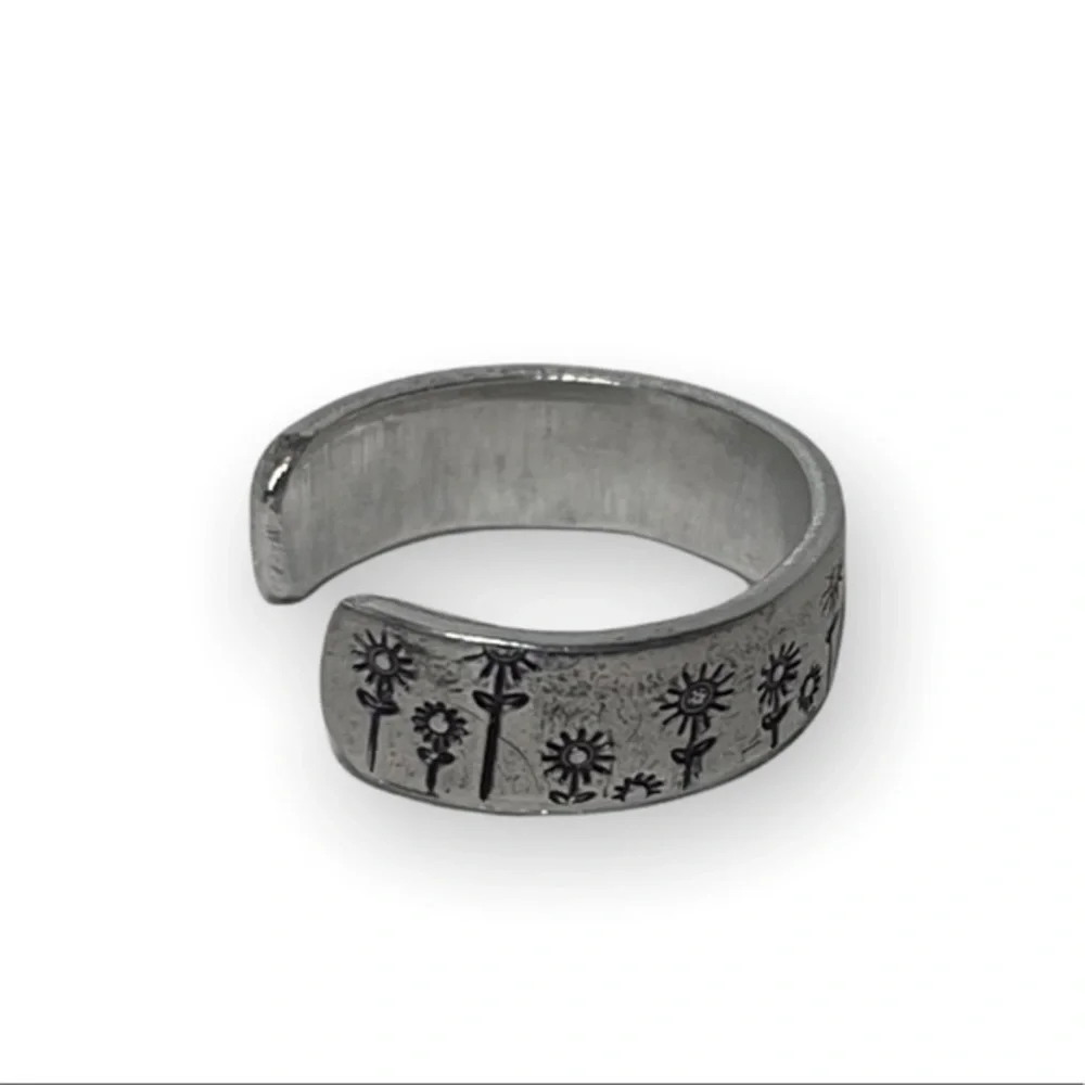 Handmade 8/9 hand‎ stamped floral silver hypoallergenic adjustable boho ring